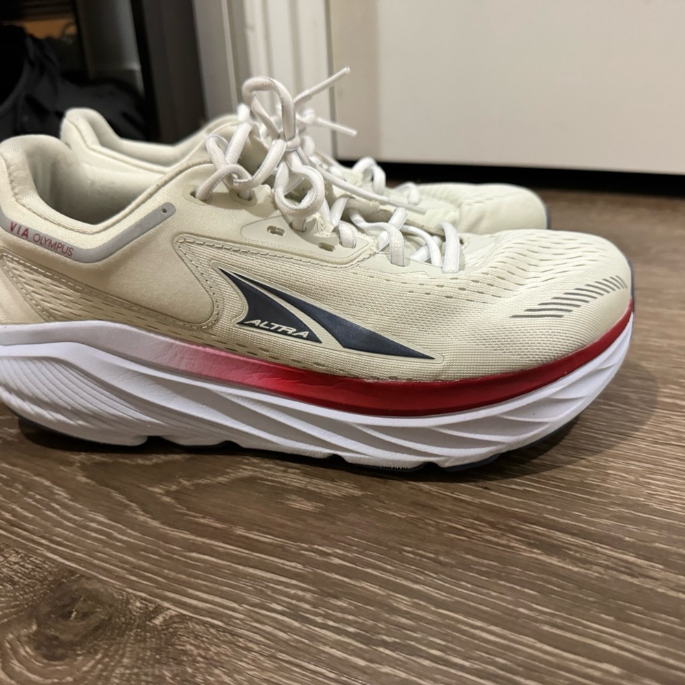 Altra via Olympus 10